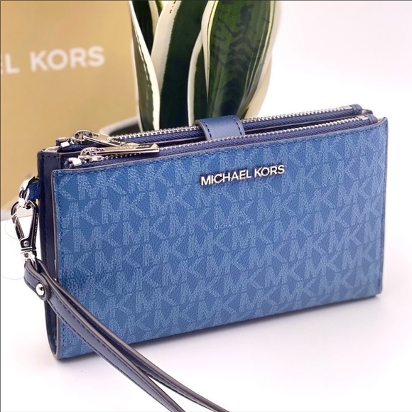 Michael Kors Handbags - Michael Kors DoubleZip Wallet Wristlet Phone Case